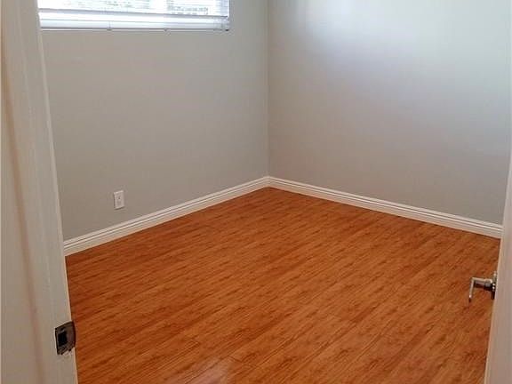 5th image of 10403 Weddington St