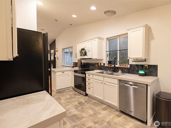 5th image of 1524 E 200th Street Ct