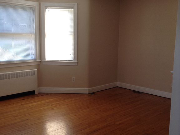 4th image of 210 Birchwood Ave