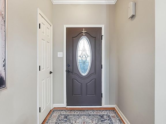 5th image of 102 Ridgecrest Sq