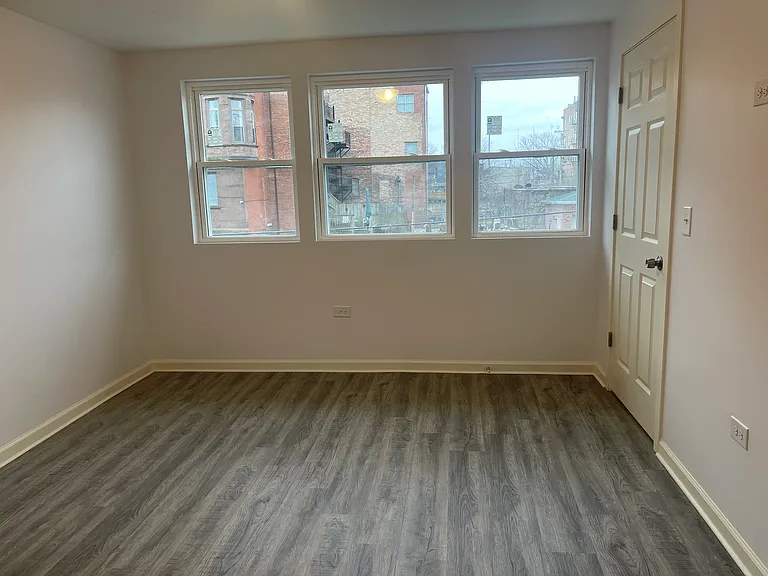 67 E 37th Pl — Photo 6