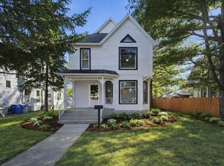 1102 W 3rd St #1, Dixon, IL 61021