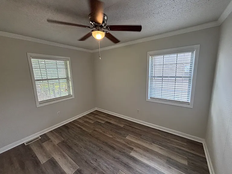 8100 N Claremont Ave — Photo 19