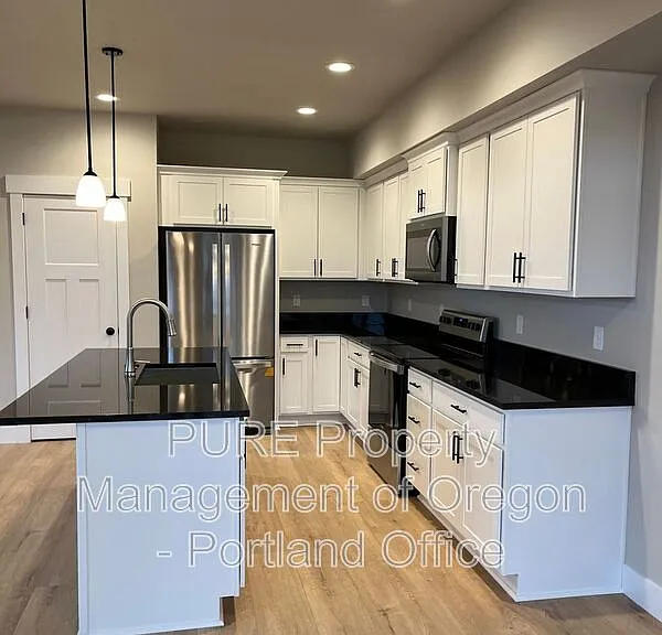 1730 NE Gilbert Ln — Photo 12