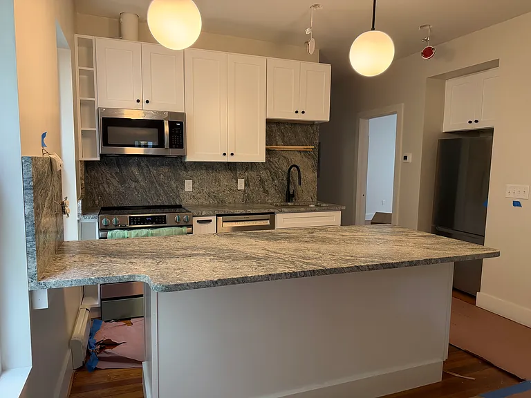 82 Marion St #10 — Photo 4