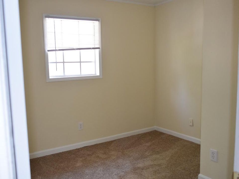 2nd image of 539 18th St #V