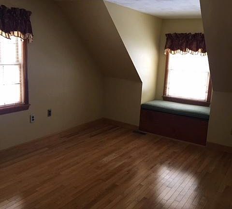 4th image of 31 Connie Dr