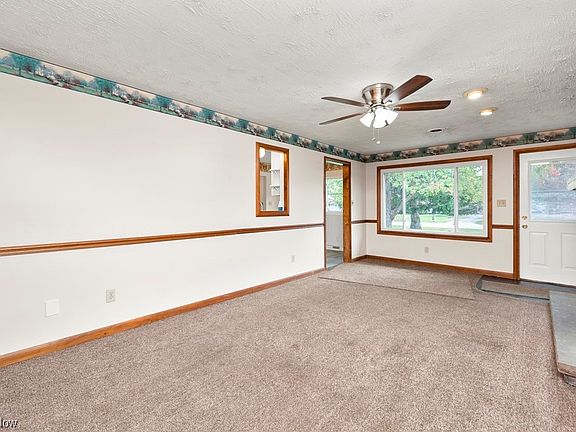 5th image of 620 West Dr