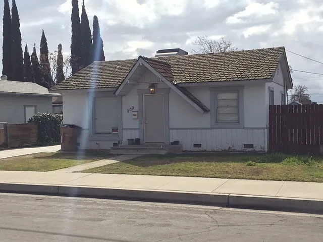 Nice and Cozy Home in Bakersfield For Rent! — Photo 2