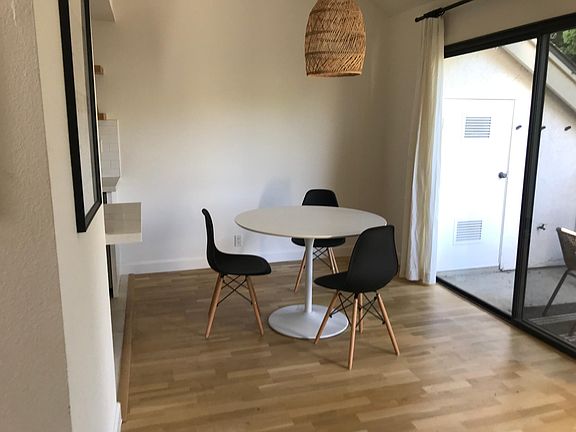 4th image of 540 Via De La Valle Unit H