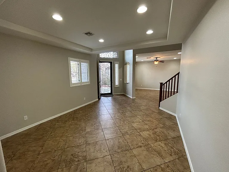 5411 W Rowel Rd — Photo 7