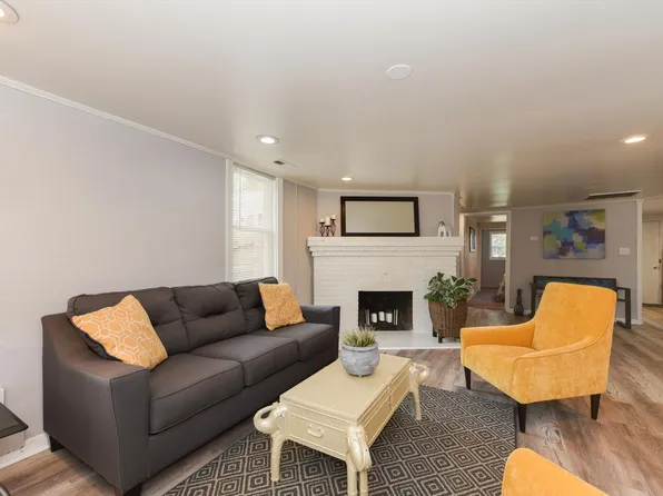 218 Apple Ave, Hampton, VA 23661