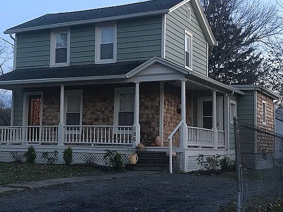 Cute and cozy 2-3 bedroom