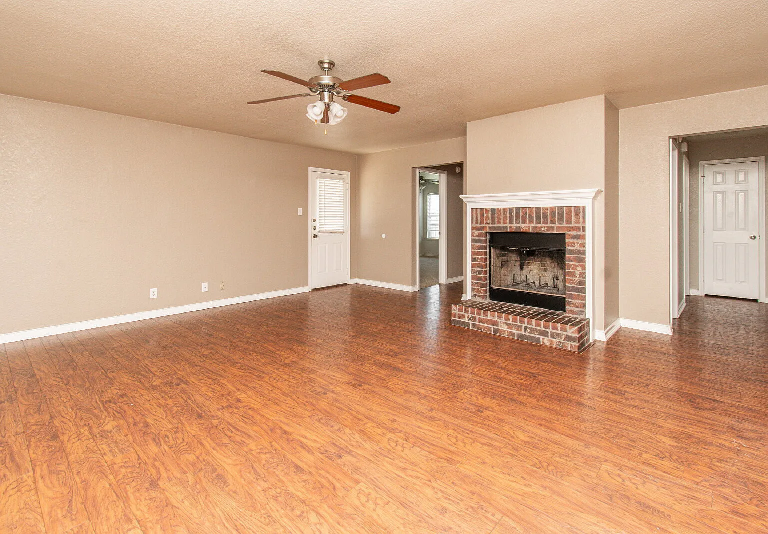 4 bed, 2.0 bath, 1638 sqft, $1,500 — Photo 2