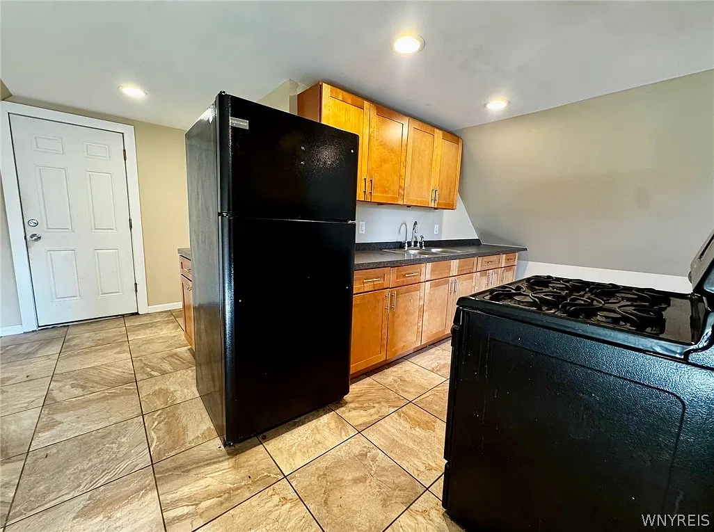 Studio, 1.0 bath, 800 sqft, $900 — Photo 3