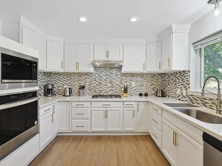 3608 Courtdale Dr — Photo 37