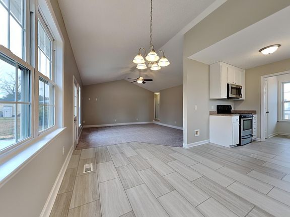 3rd image of 174 Patricia Dr