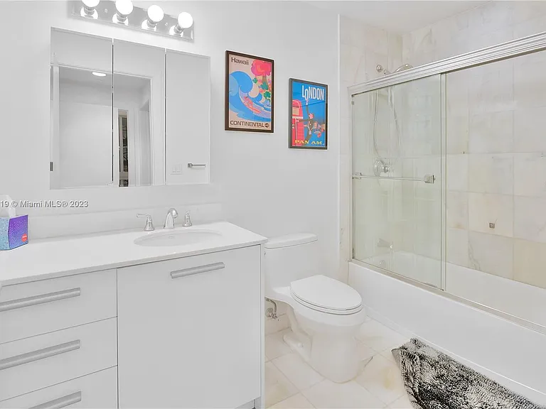 1060 Brickell Ave #405 — Photo 10