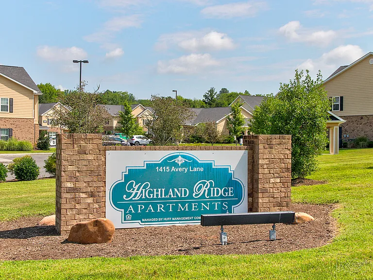 Highland Ridge Apartments — Photo 1