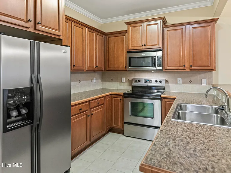 1624 Brook Hollow Dr #B — Photo 8