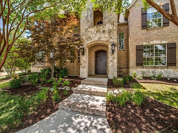 3rd image of 801 Lake Creek Dr