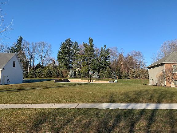 3rd image of 1955 Oakridge Ct NW