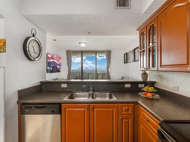 2301 SW 27th Ave #1204 — Photo 7