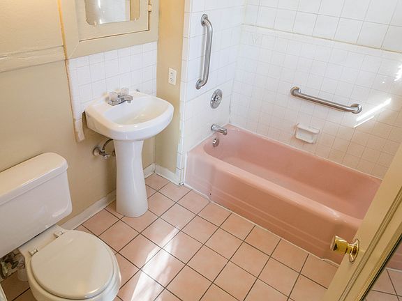 3rd image of 488 D St APT 6