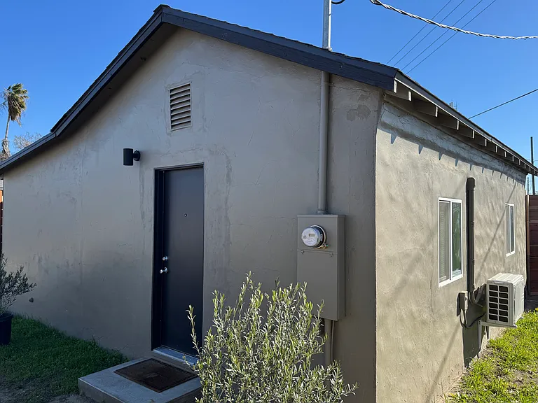 422 S Thor St — Photo 2
