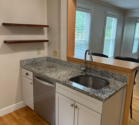 4th image of 25 Abbott St APT 1
