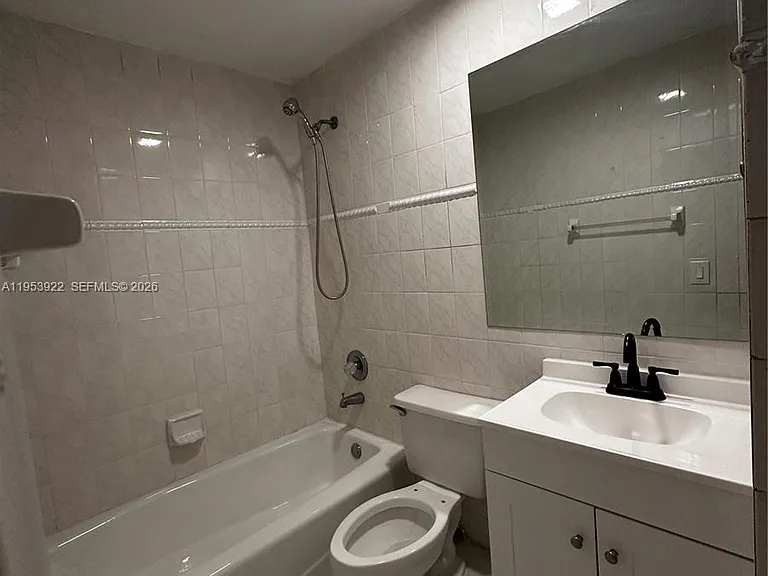 350 W 34th St — Photo 4