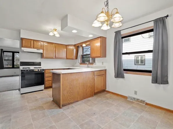 10812 W Wren Ave, Milwaukee, WI 53225