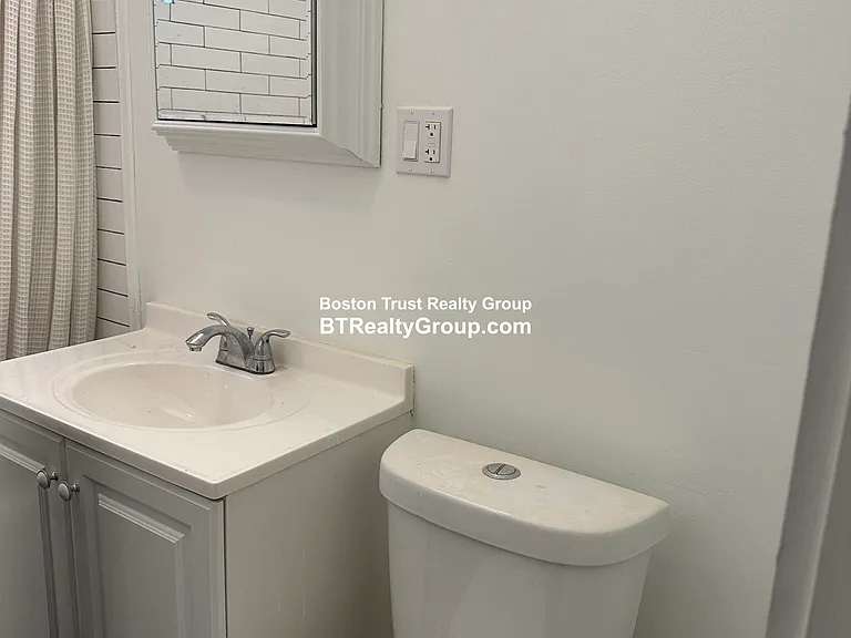 22 Hosmer St #1 — Photo 7