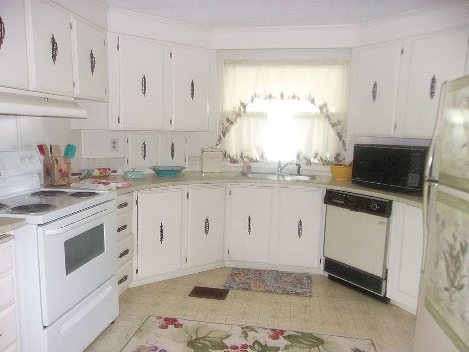 2nd image of 54 Windward Ct