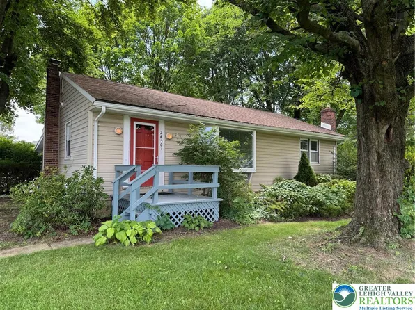 2450 Levans Rd, Coplay, PA 18037