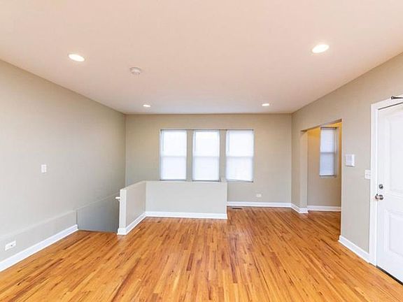 2nd image of 1509 W Albion Ave APT 1