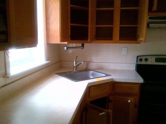 2nd image of 311 Manapaqua Ave
