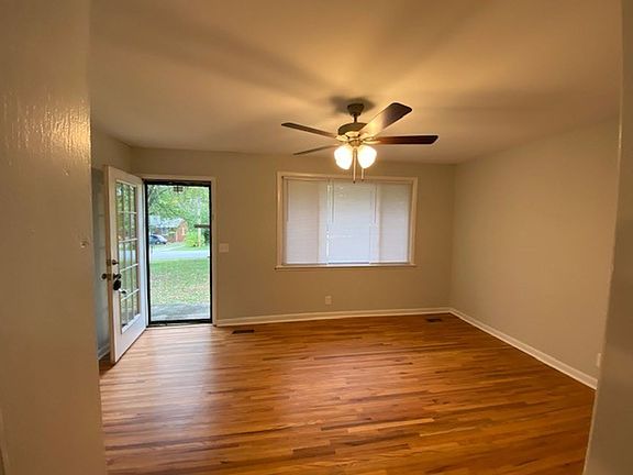 4th image of 1003 Brookfield Dr