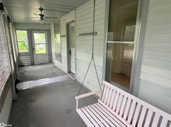413 N B St, Fairfield, IA 52556