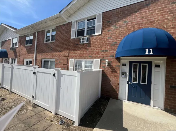 460 Old Town Road #11E, Port Jefferson Station, NY 11776