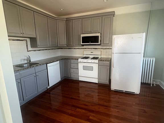4th image of 90 N Elmwood Ave APT 3