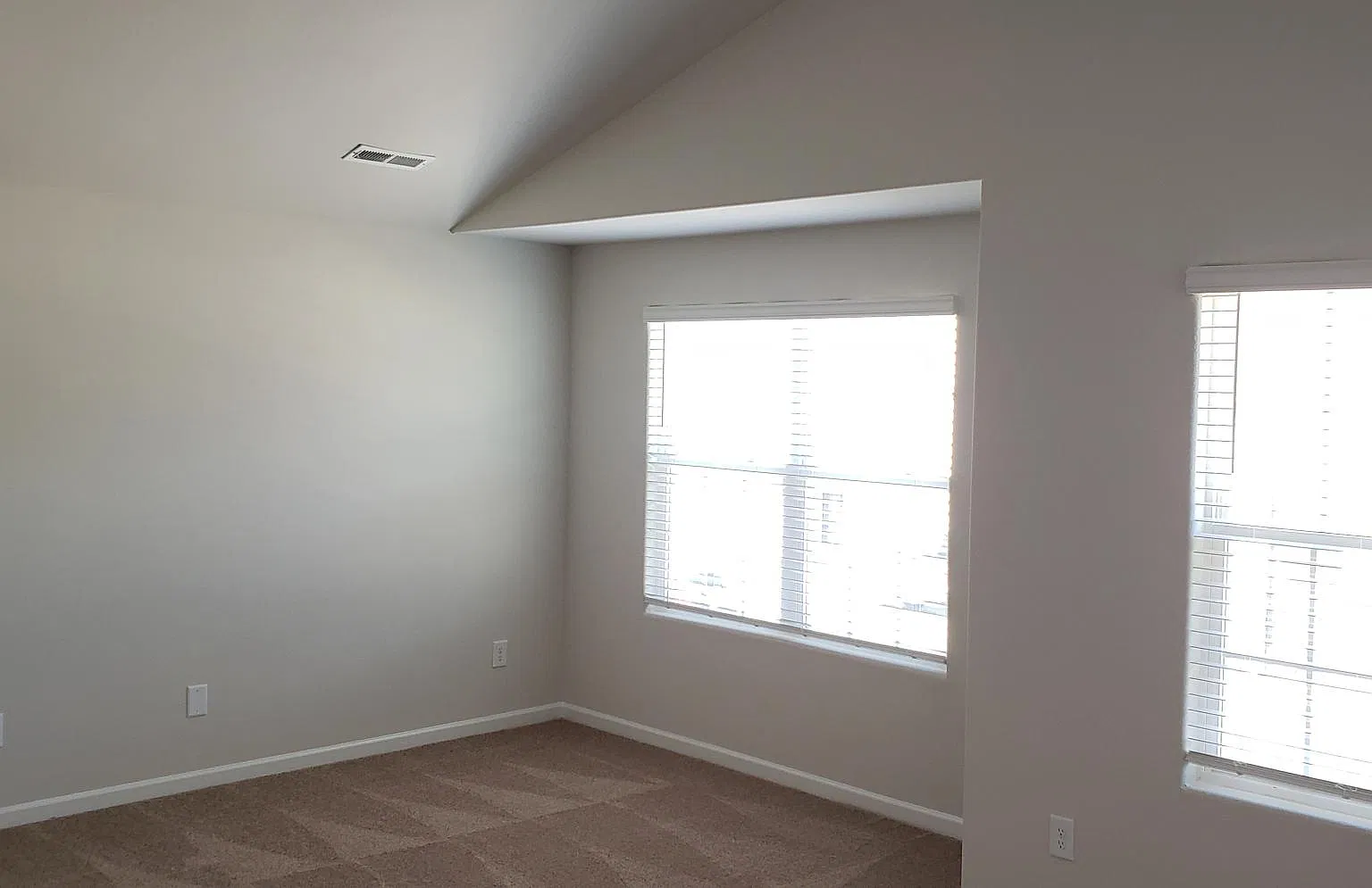 3 bed, 2.5 bath, 1915 sqft, $1,995 — Photo 2
