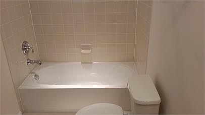 Basement Full Bath 01