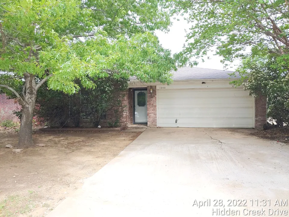 1200 Hidden Creek Dr