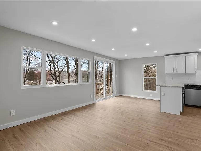 8 Teatown Ct — Photo 4