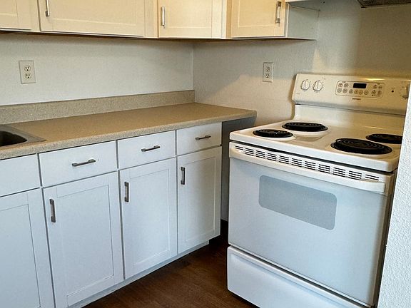 5th image of 387 S 9th St