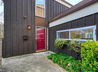 11456 Links Dr, Reston, VA 20190