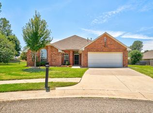 240 Stonebrook Ln, Edmond, OK 73003