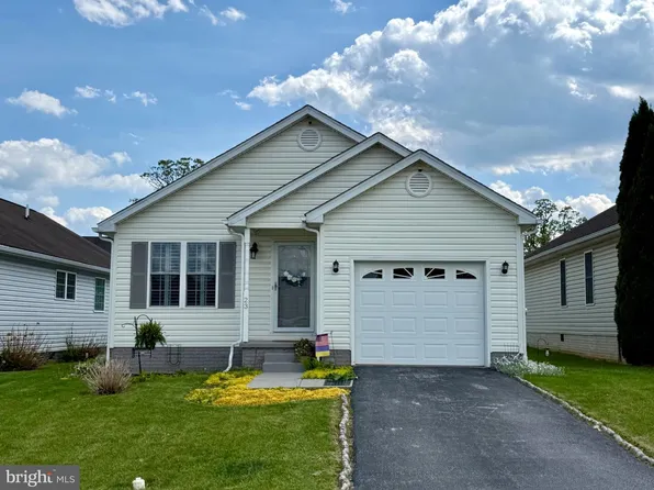 23 Whiskers Way, Ranson, WV 25438