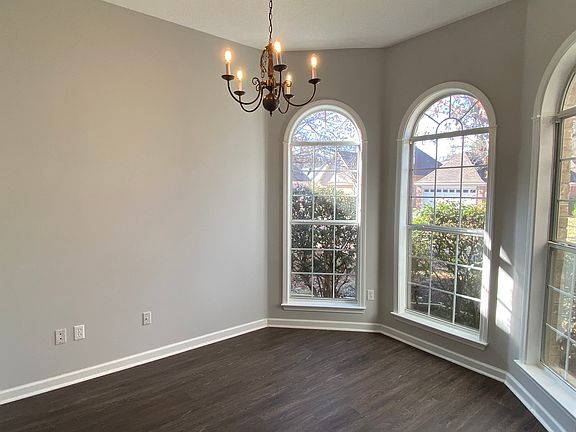 4th image of 936 Spanish Trail Ln